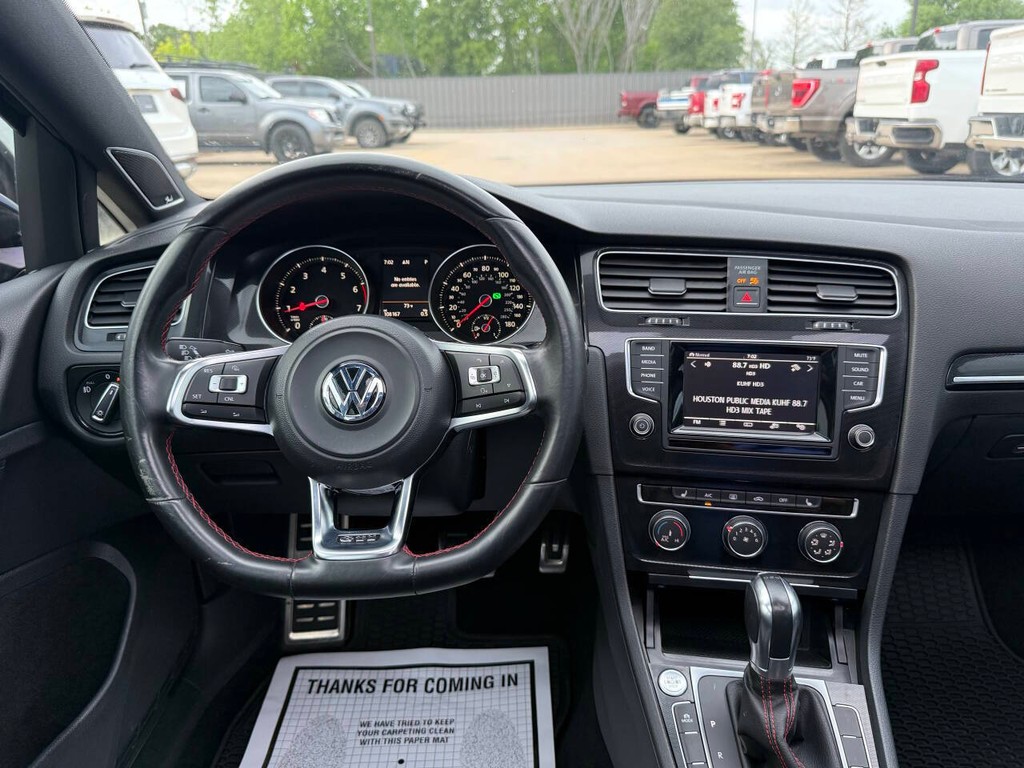 Volkswagen Golf GTI Vehicle Full-screen Gallery Image 19