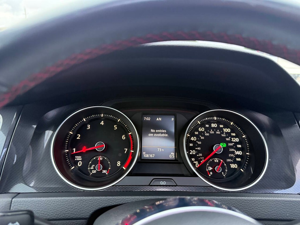 Volkswagen Golf GTI Vehicle Full-screen Gallery Image 29