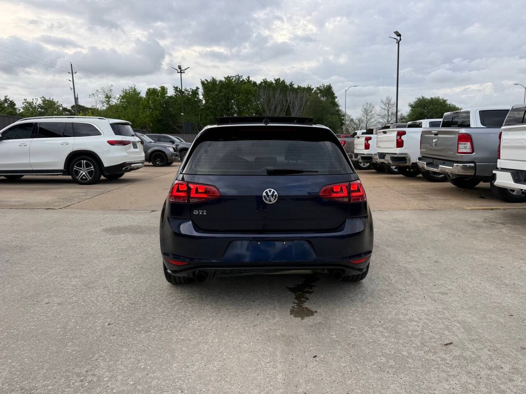 Volkswagen Golf GTI Vehicle Full-screen Gallery Image 35