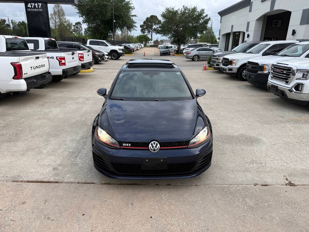 Volkswagen Golf GTI Vehicle Full-screen Gallery Image 36