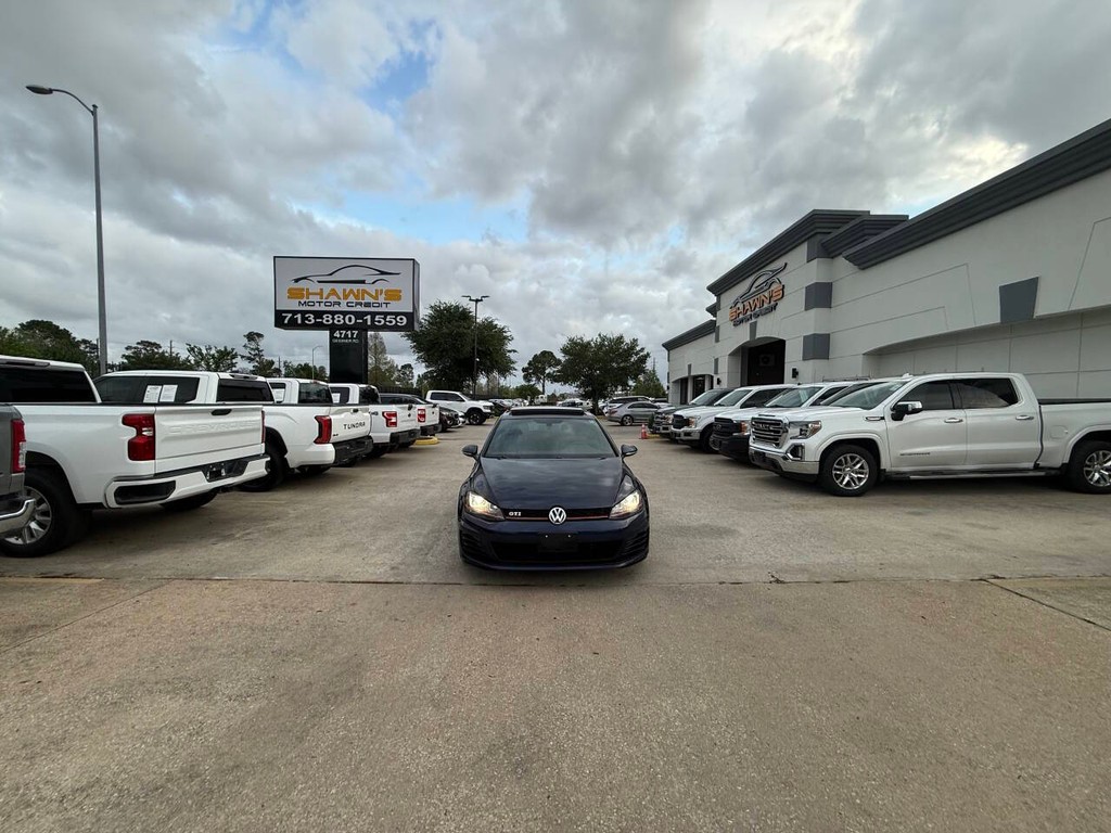 Volkswagen Golf GTI Vehicle Full-screen Gallery Image 38