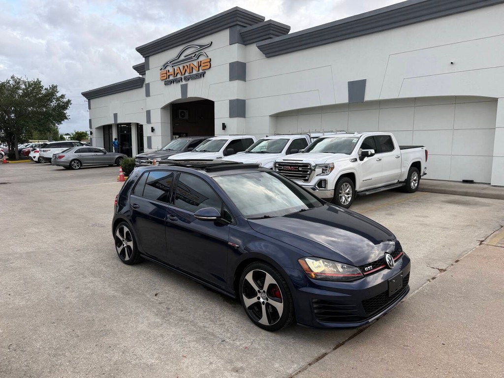 Volkswagen Golf GTI Vehicle Full-screen Gallery Image 39