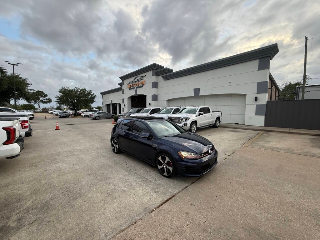 Volkswagen Golf GTI Vehicle Full-screen Gallery Image 41