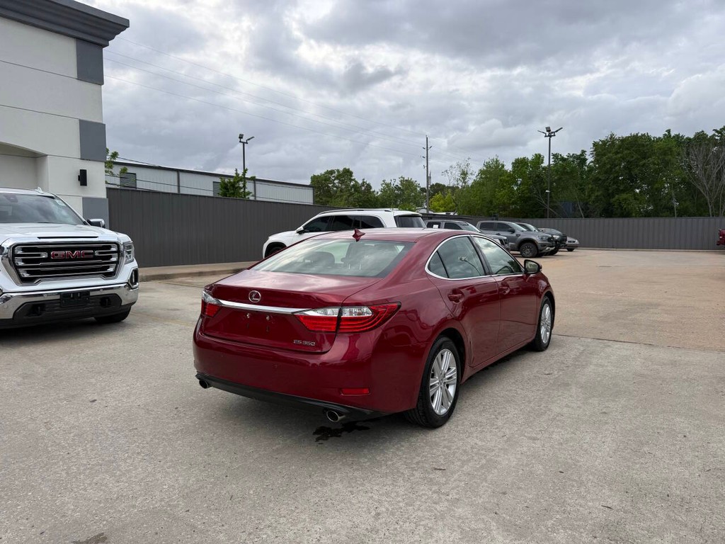 Lexus ES 350 Vehicle Full-screen Gallery Image 05