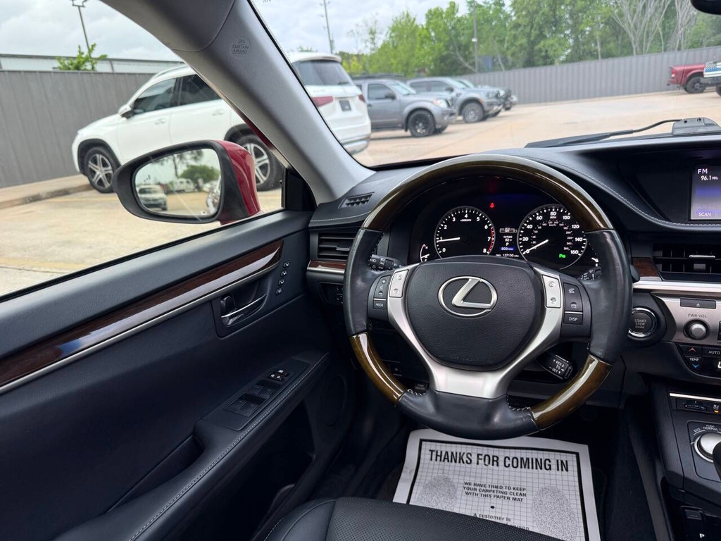 Lexus ES 350 Vehicle Full-screen Gallery Image 19