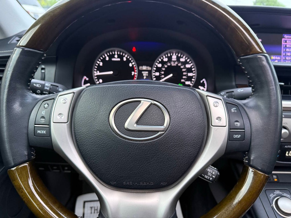 Lexus ES 350 Vehicle Full-screen Gallery Image 23