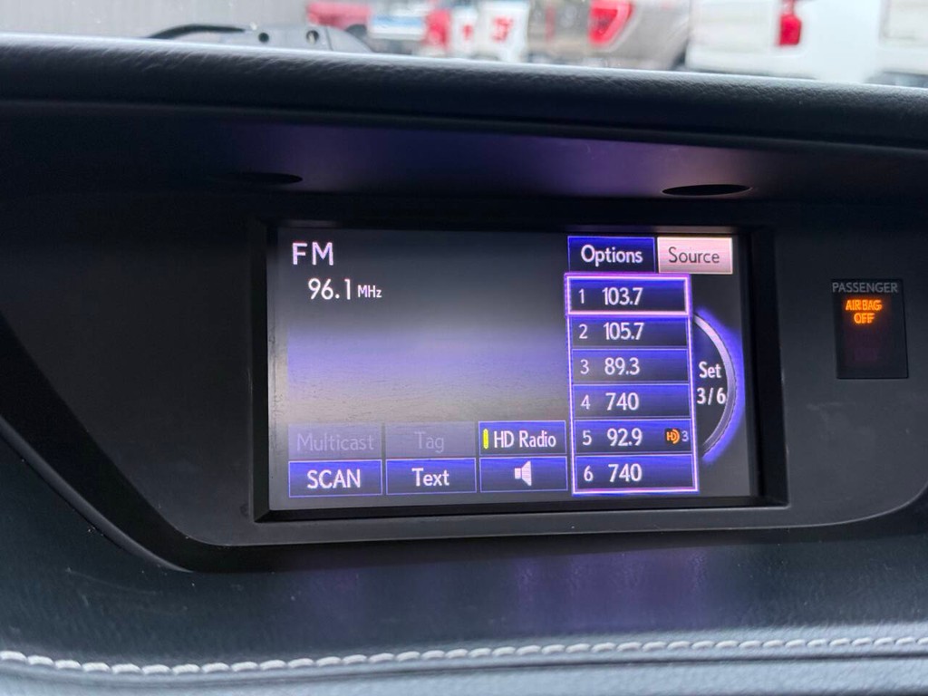 Lexus ES 350 Vehicle Full-screen Gallery Image 25