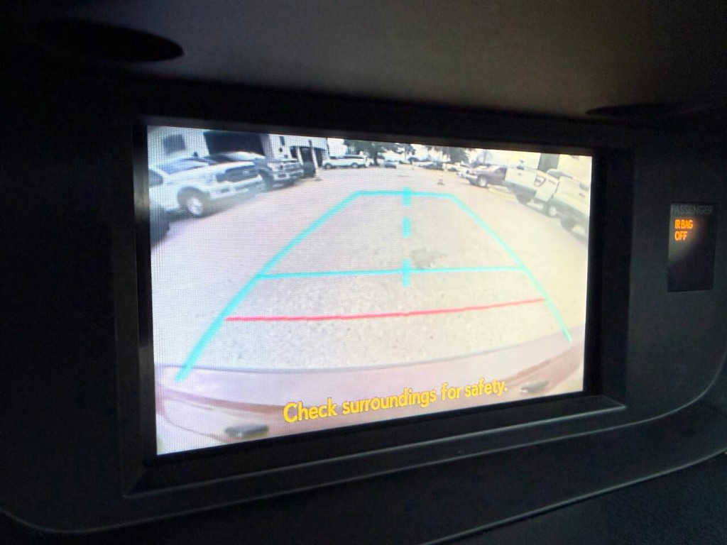 Lexus ES 350 Vehicle Full-screen Gallery Image 26