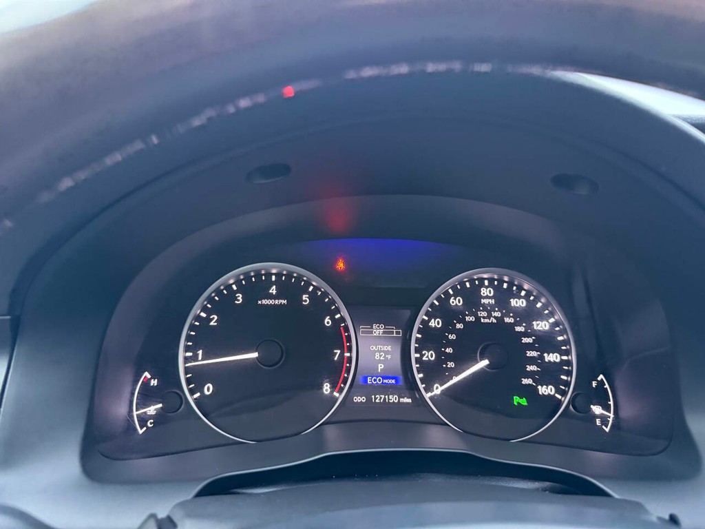 Lexus ES 350 Vehicle Full-screen Gallery Image 32