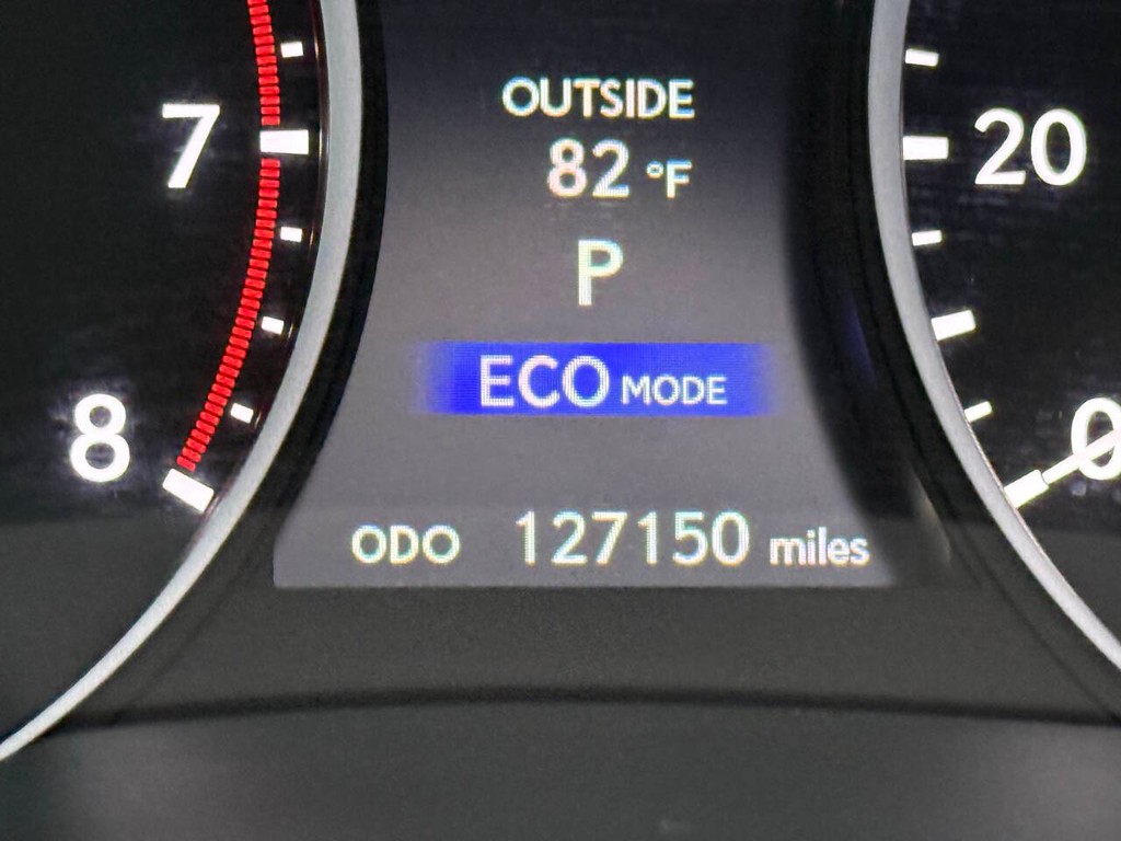 Lexus ES 350 Vehicle Full-screen Gallery Image 33