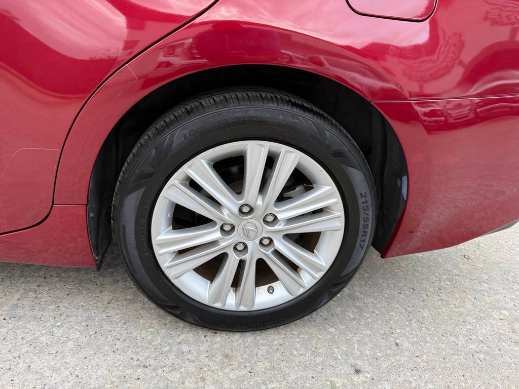 Lexus ES 350 Vehicle Full-screen Gallery Image 36