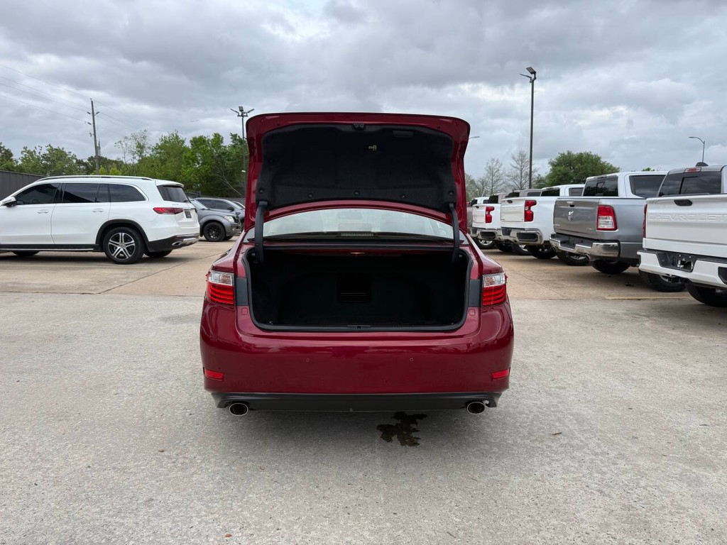 Lexus ES 350 Vehicle Full-screen Gallery Image 37