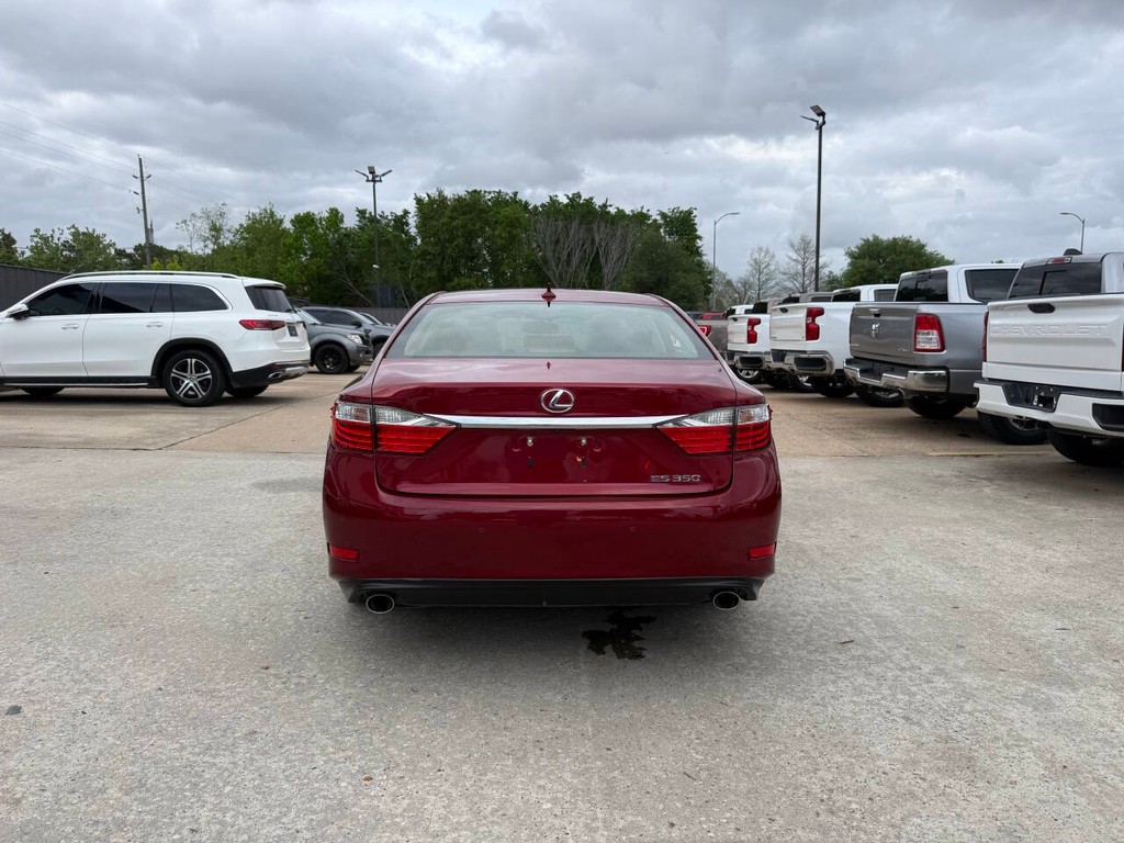 Lexus ES 350 Vehicle Full-screen Gallery Image 38