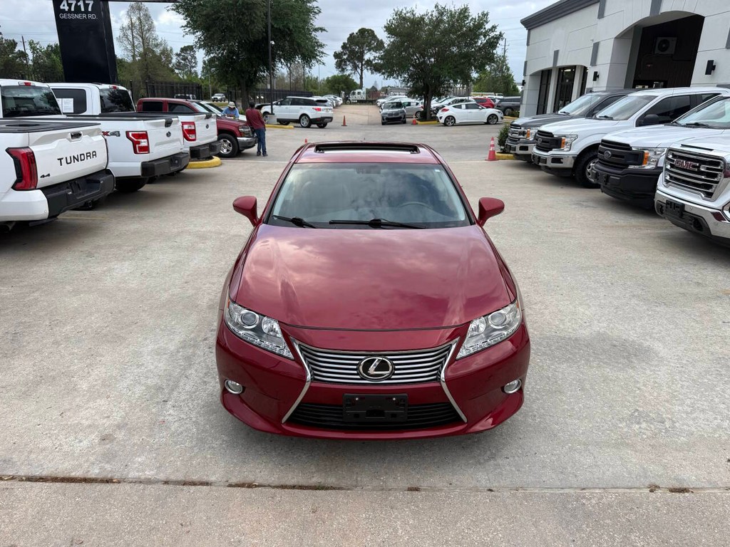 Lexus ES 350 Vehicle Full-screen Gallery Image 39