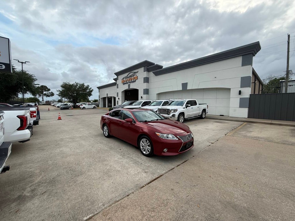 Lexus ES 350 Vehicle Full-screen Gallery Image 44