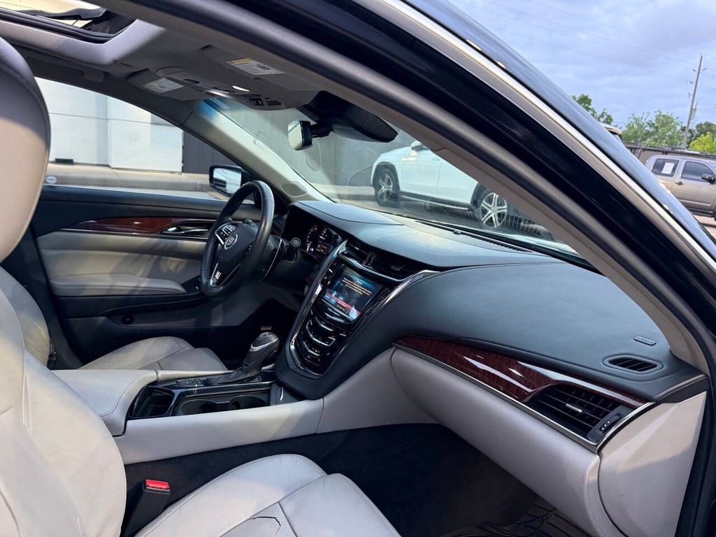 Cadillac CTS Vehicle Full-screen Gallery Image 09