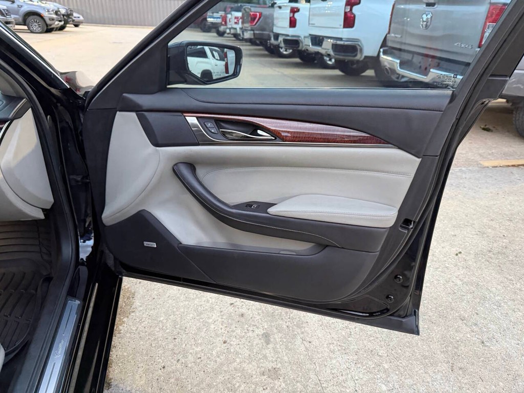 Cadillac CTS Vehicle Full-screen Gallery Image 11