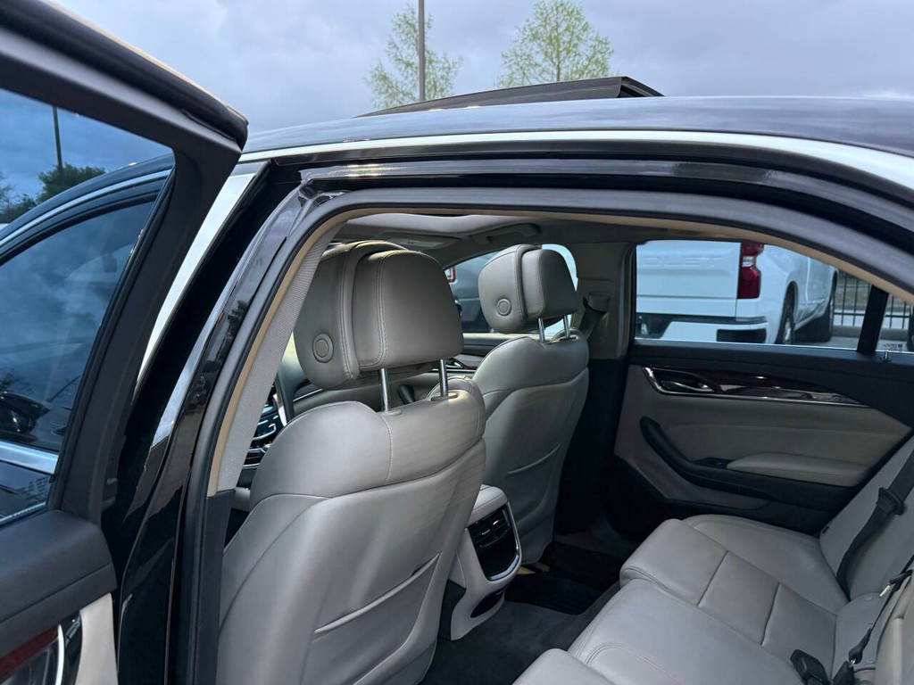 Cadillac CTS Vehicle Full-screen Gallery Image 12