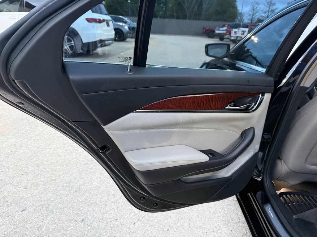 Cadillac CTS Vehicle Full-screen Gallery Image 14