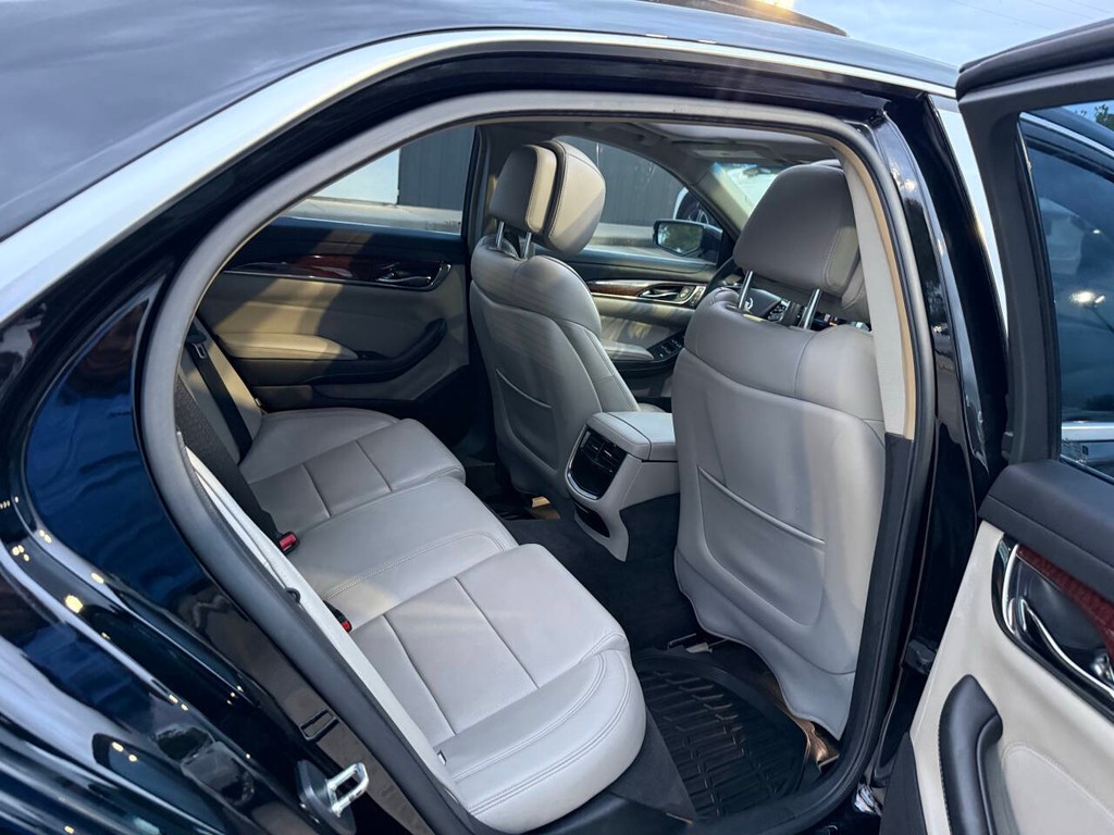 Cadillac CTS Vehicle Full-screen Gallery Image 15