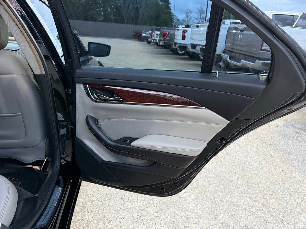 Cadillac CTS Vehicle Full-screen Gallery Image 16