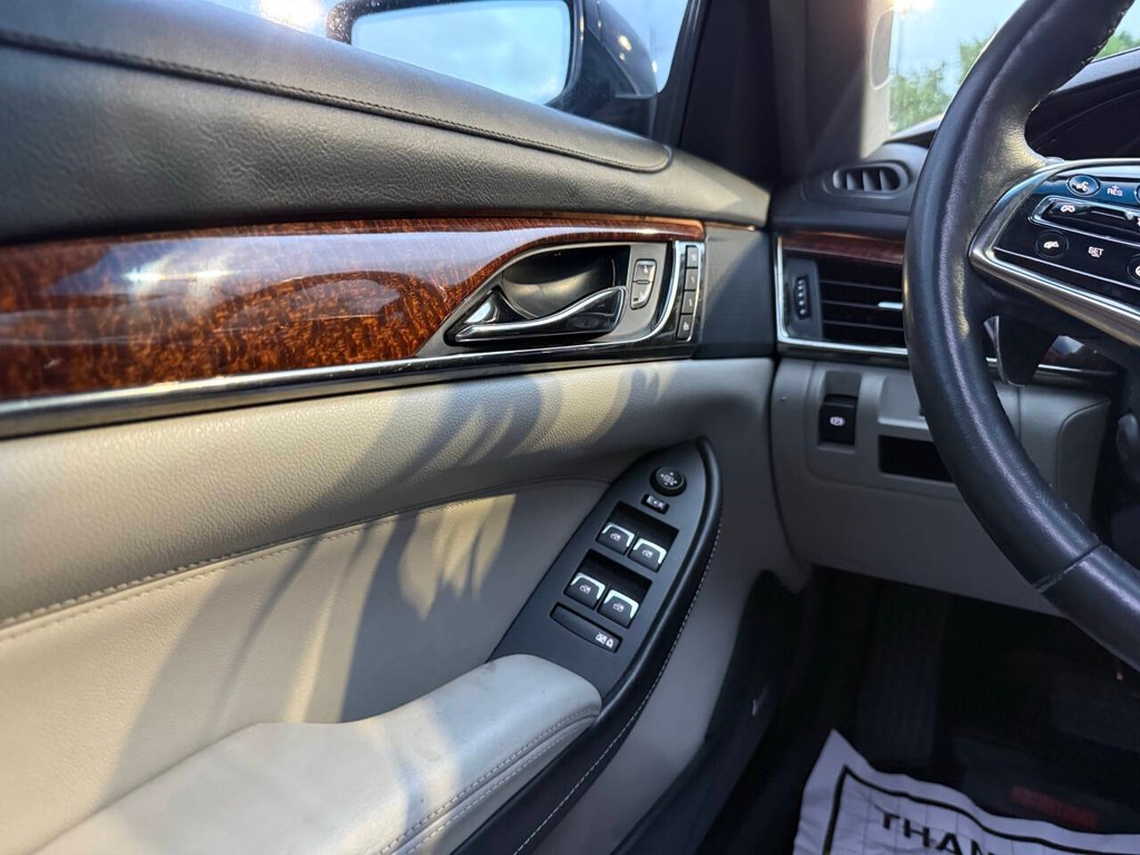 Cadillac CTS Vehicle Full-screen Gallery Image 29