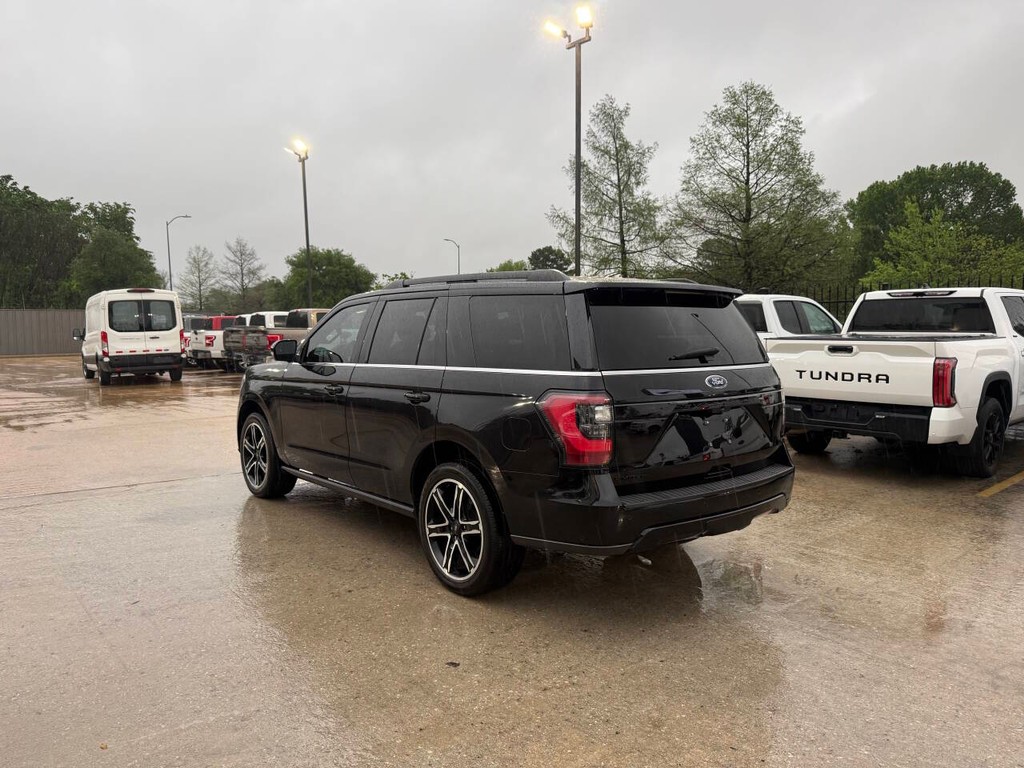 Ford Expedition Vehicle Full-screen Gallery Image 04