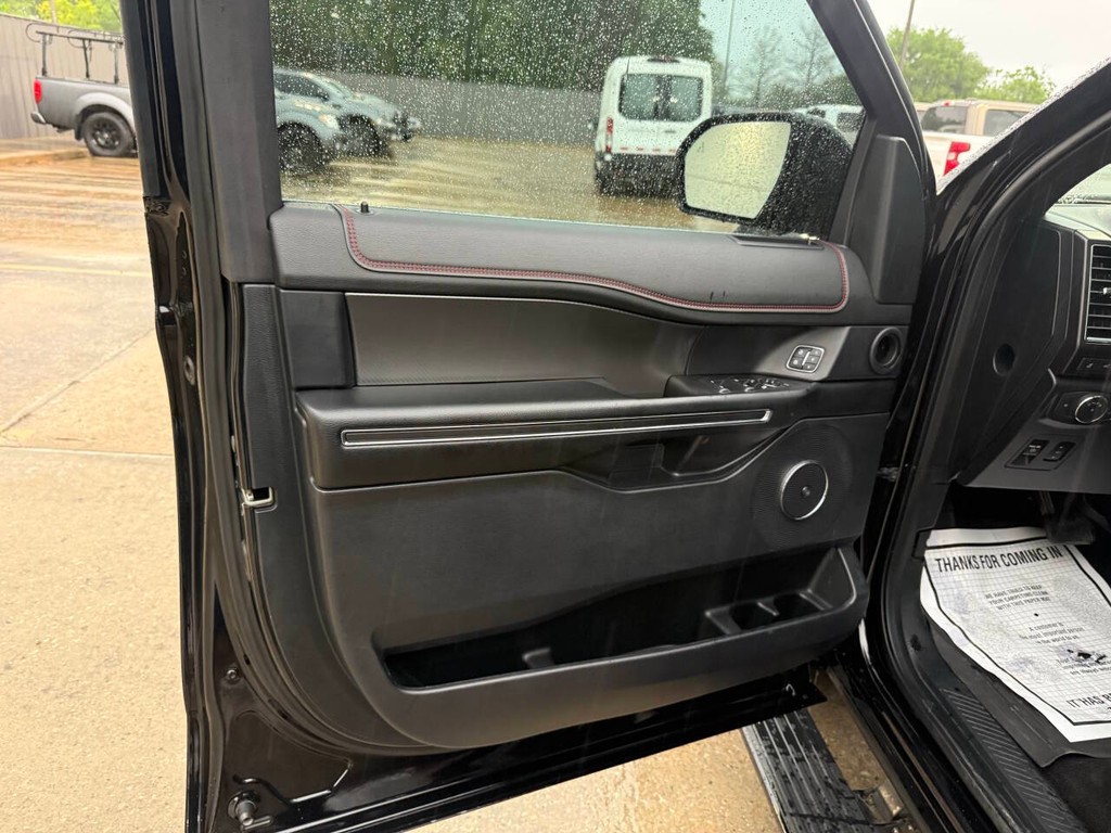 Ford Expedition Vehicle Full-screen Gallery Image 07