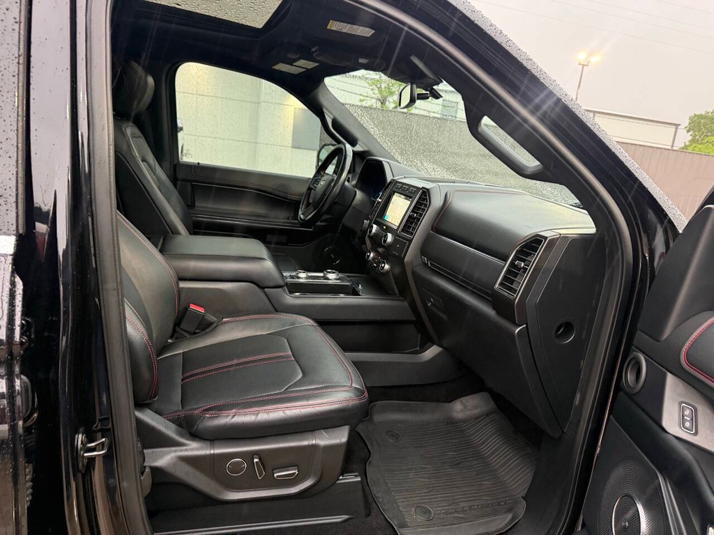 Ford Expedition Vehicle Full-screen Gallery Image 09