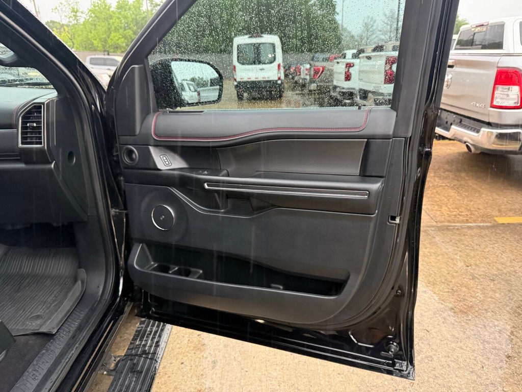 Ford Expedition Vehicle Full-screen Gallery Image 10