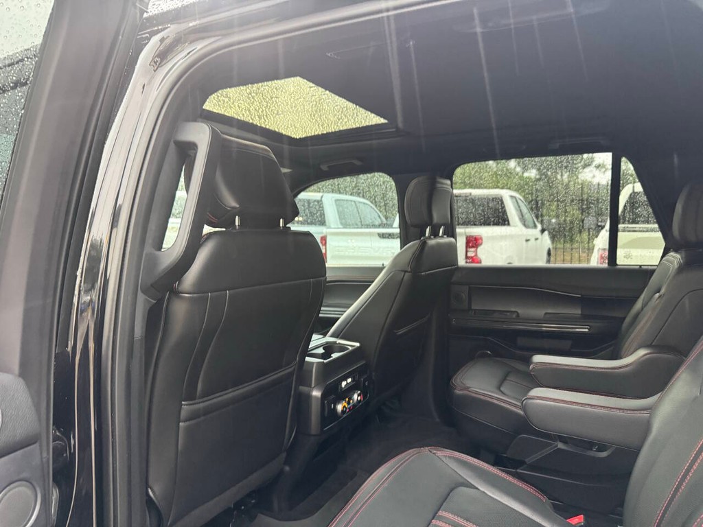 Ford Expedition Vehicle Full-screen Gallery Image 11
