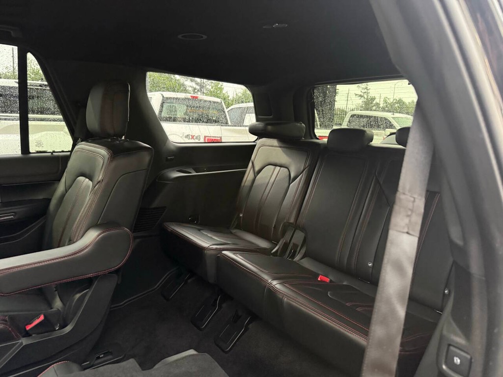 Ford Expedition Vehicle Full-screen Gallery Image 13