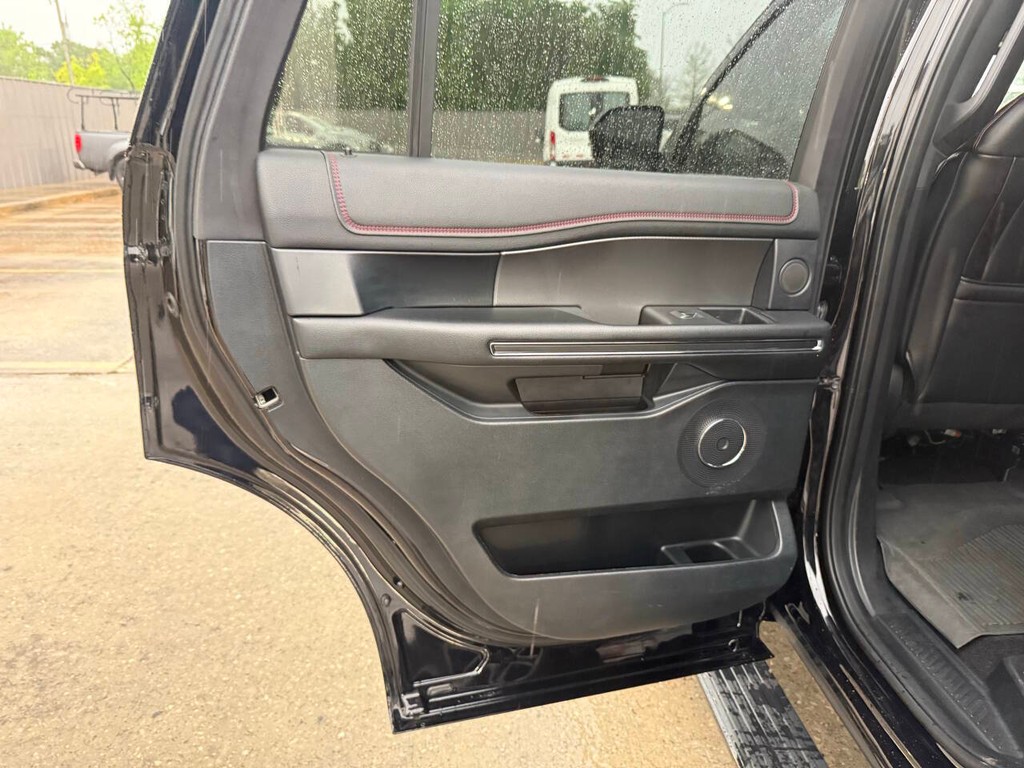 Ford Expedition Vehicle Full-screen Gallery Image 14