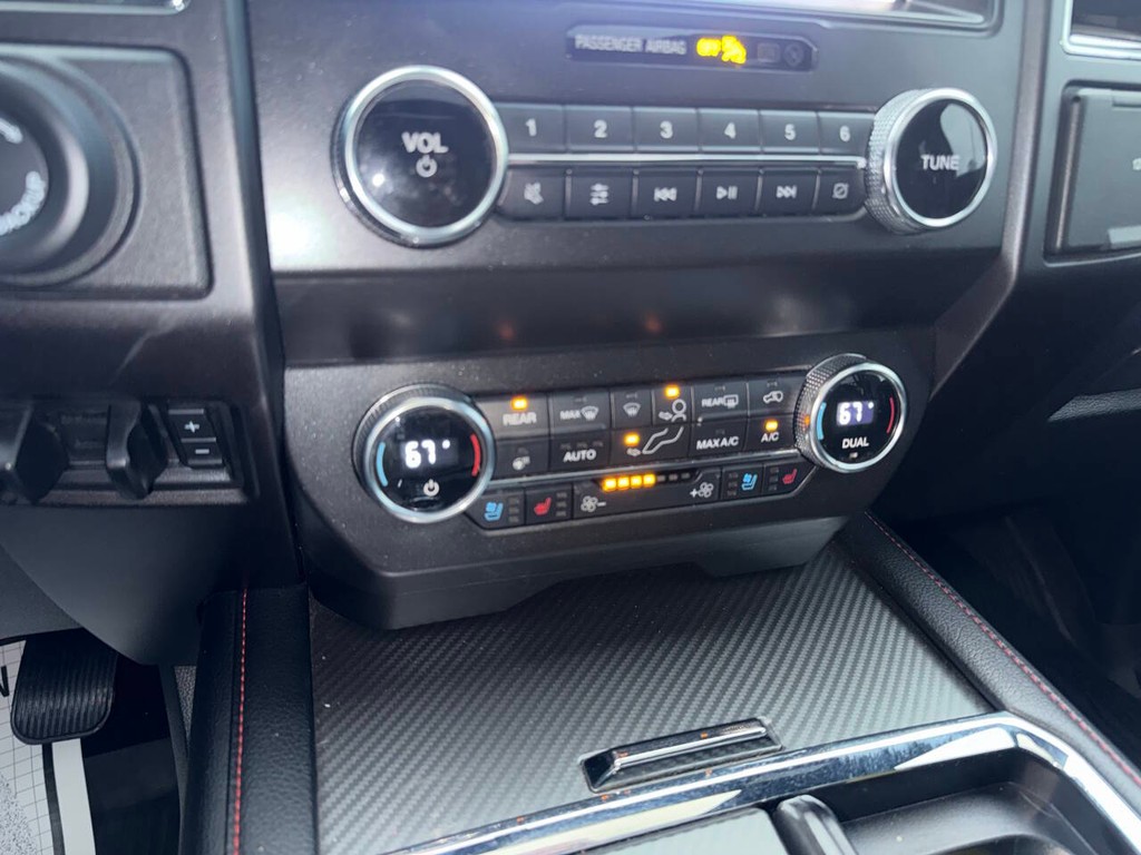 Ford Expedition Vehicle Full-screen Gallery Image 30