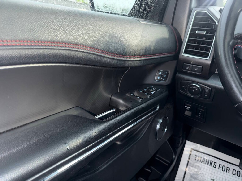 Ford Expedition Vehicle Full-screen Gallery Image 32