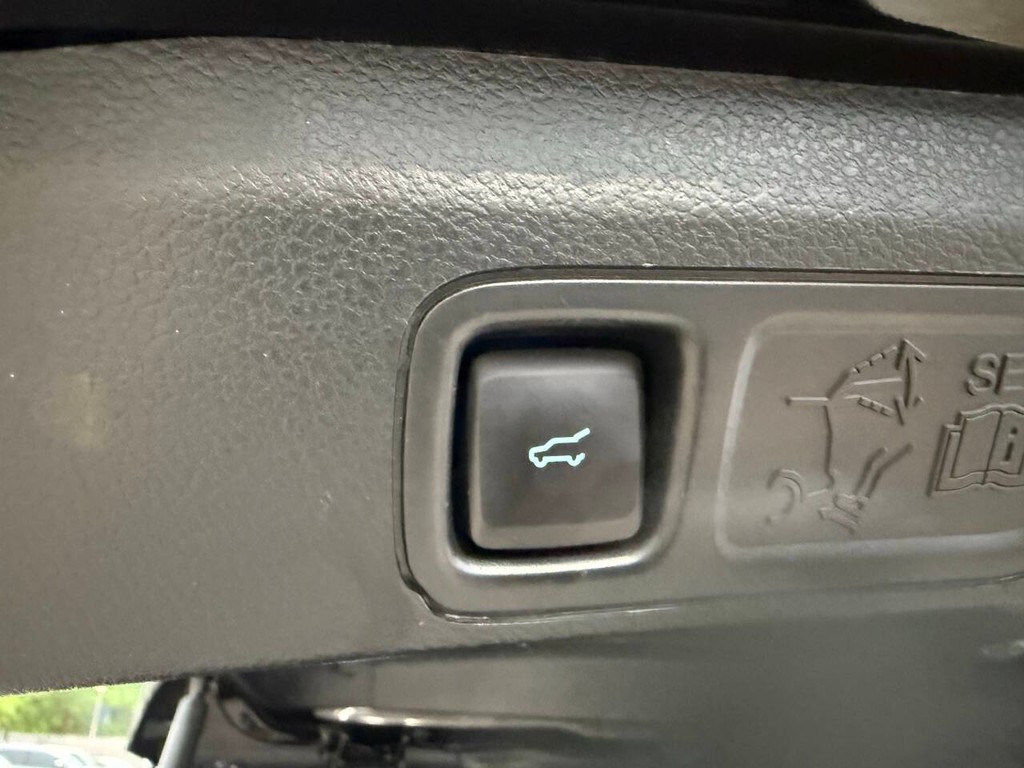 Ford Expedition Vehicle Full-screen Gallery Image 42