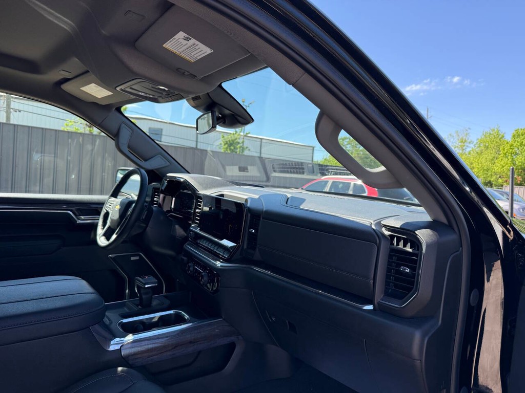 Chevrolet Silverado 1500 Vehicle Full-screen Gallery Image 09