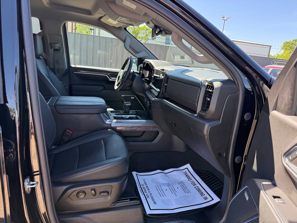 Chevrolet Silverado 1500 Vehicle Full-screen Gallery Image 10