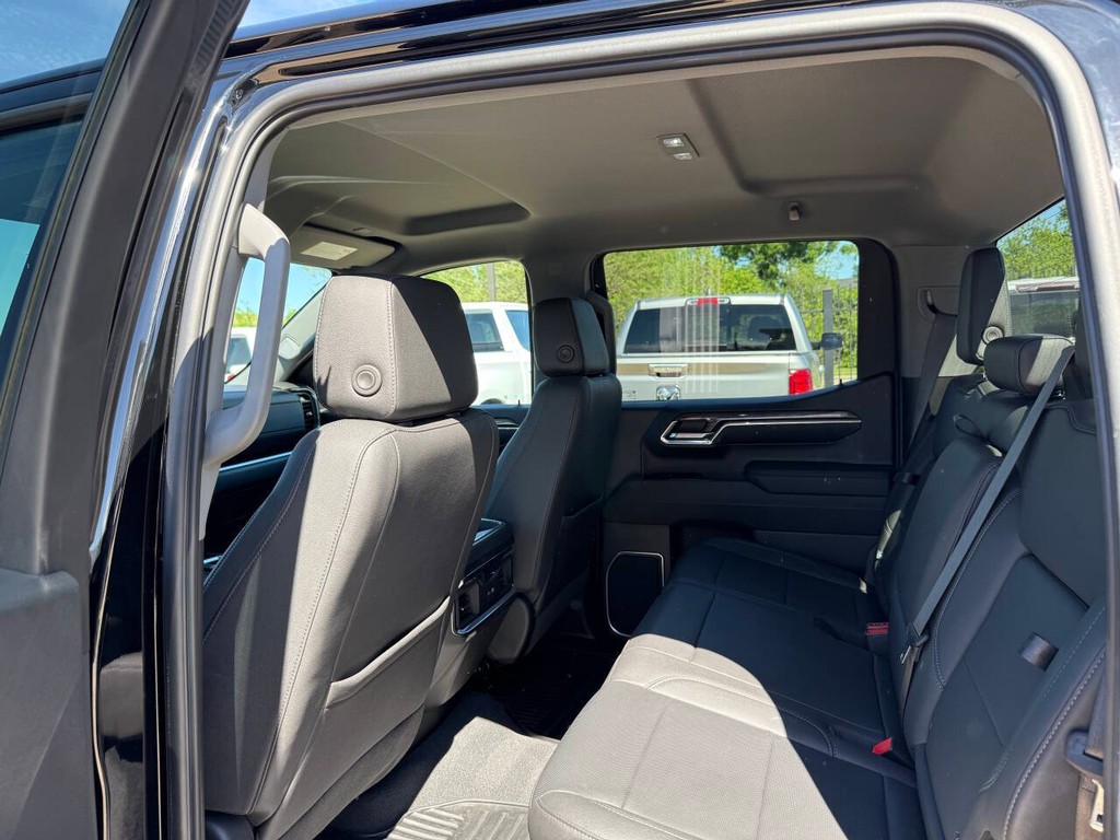 Chevrolet Silverado 1500 Vehicle Full-screen Gallery Image 12