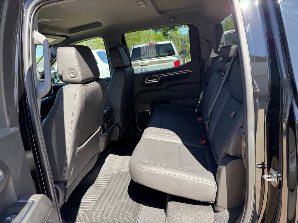 Chevrolet Silverado 1500 Vehicle Full-screen Gallery Image 13