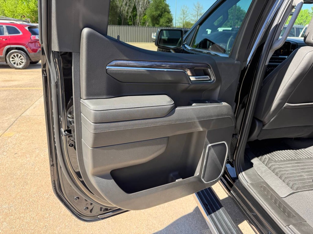 Chevrolet Silverado 1500 Vehicle Full-screen Gallery Image 14