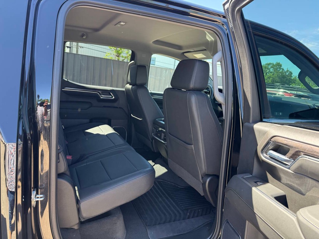 Chevrolet Silverado 1500 Vehicle Full-screen Gallery Image 15