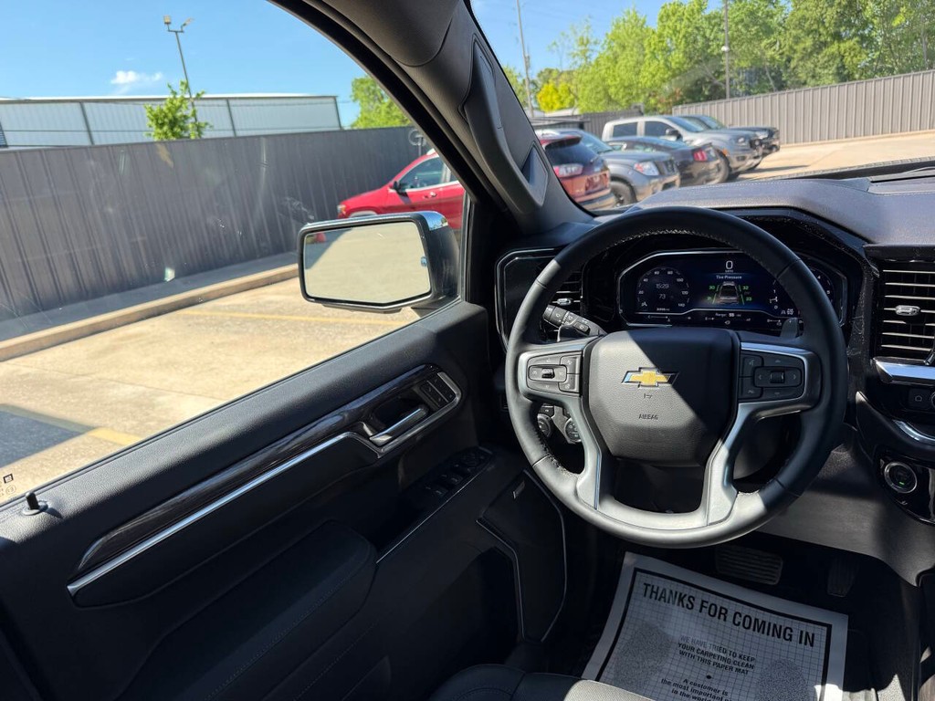 Chevrolet Silverado 1500 Vehicle Full-screen Gallery Image 19