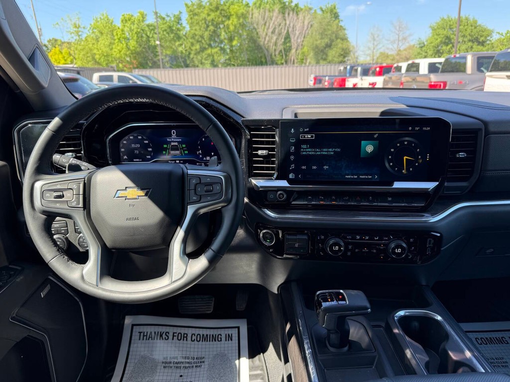 Chevrolet Silverado 1500 Vehicle Full-screen Gallery Image 21