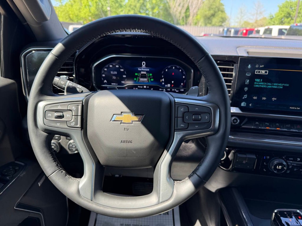 Chevrolet Silverado 1500 Vehicle Full-screen Gallery Image 22