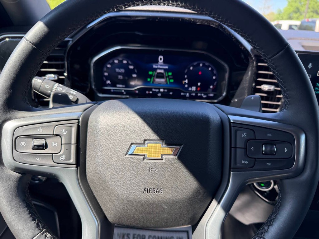 Chevrolet Silverado 1500 Vehicle Full-screen Gallery Image 23