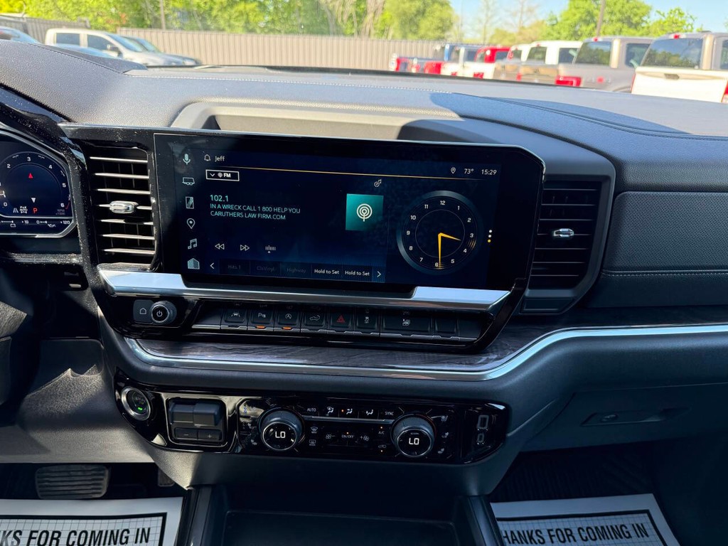 Chevrolet Silverado 1500 Vehicle Full-screen Gallery Image 24