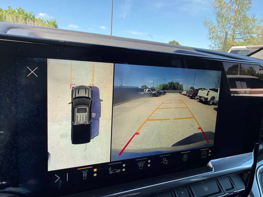 Chevrolet Silverado 1500 Vehicle Full-screen Gallery Image 27