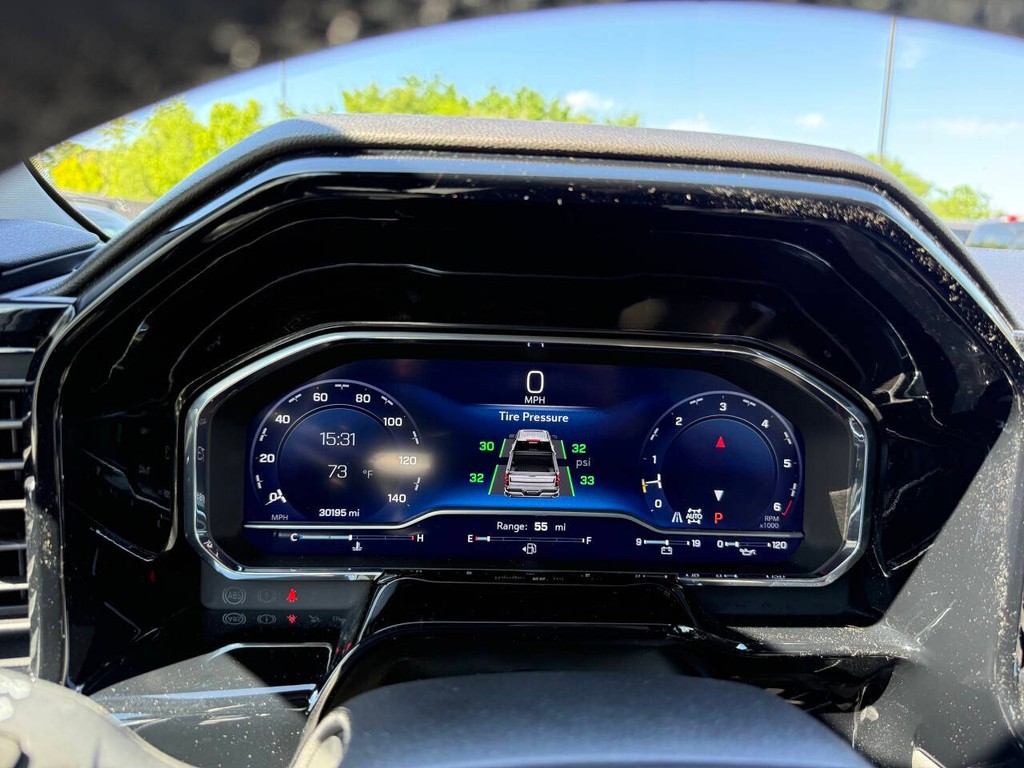 Chevrolet Silverado 1500 Vehicle Full-screen Gallery Image 31