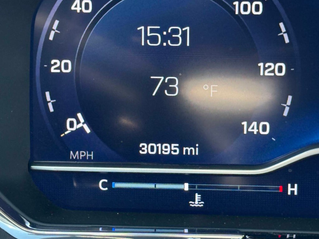 Chevrolet Silverado 1500 Vehicle Full-screen Gallery Image 32